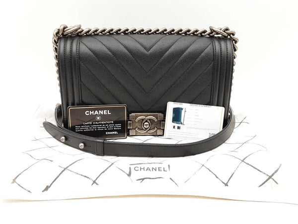 Chanel Boy Bag In Chevron-quilted Black Caviar Leather Fw1224wxzxdu