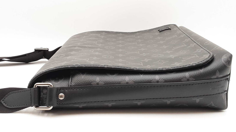 Louis Vuitton Monogram Eclipse District Mm Messenger Bag Fw0525exzdu