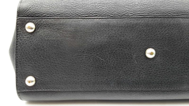 Salvatore Ferragamo Gancini Shoulder Bag In Black Leather Fw0925lordu