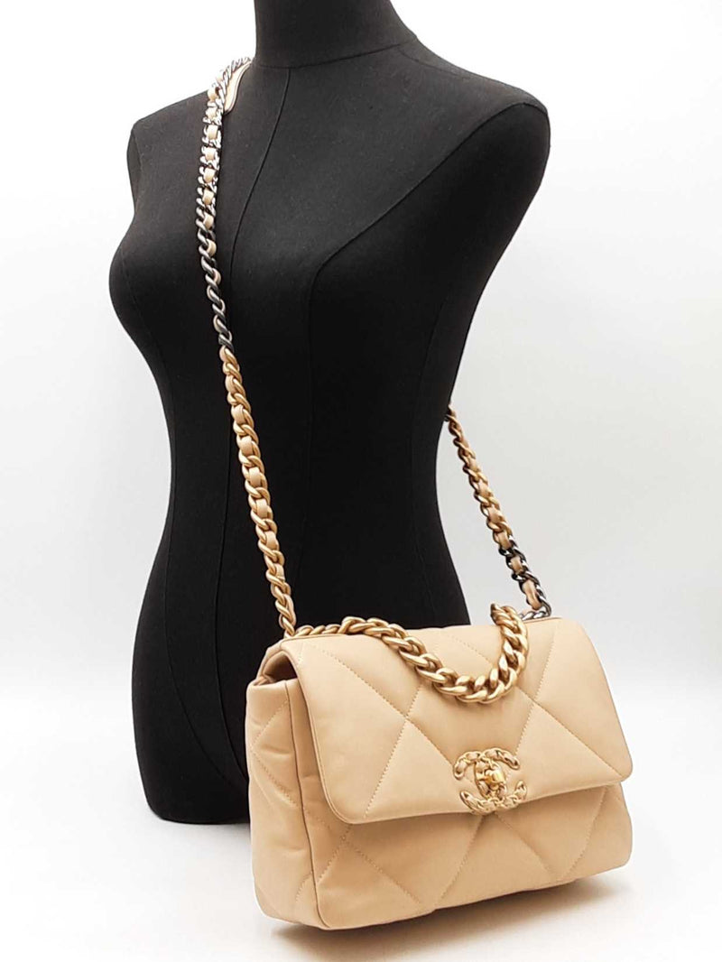Chanel 19 Beige Diamond-quilted Leather Flap Bag Fw0825ozxzdu
