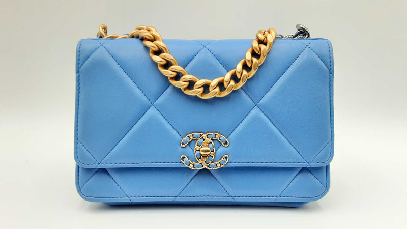 Chanel 19 Blue Quilted Lambskin Wallet On Chain Fw1124lcrxdu