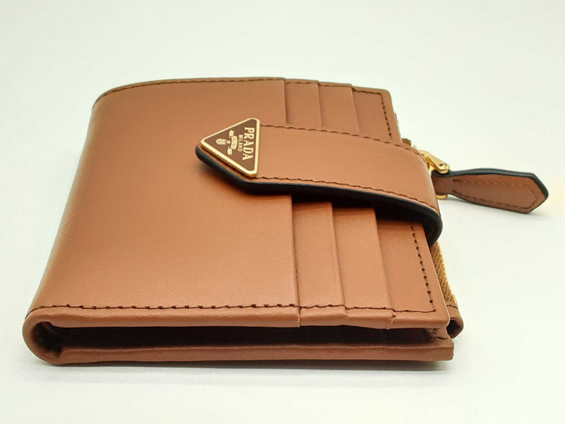 Prada Brown Leather Compact Bifold Wallet Do1024lxzde