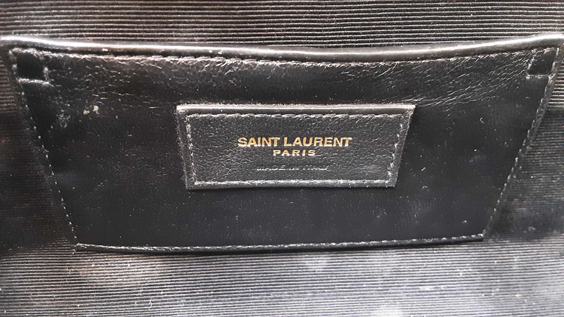 Yves Saint Laurent Envelope Shoulder Bag In Black Matelassé Leather Fw0425czxdu