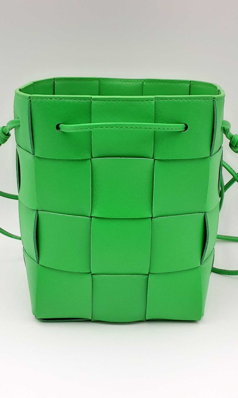 Bottega Veneta Cassette Intreccio Green Leather Bucket Bag Eb0223lrxdu