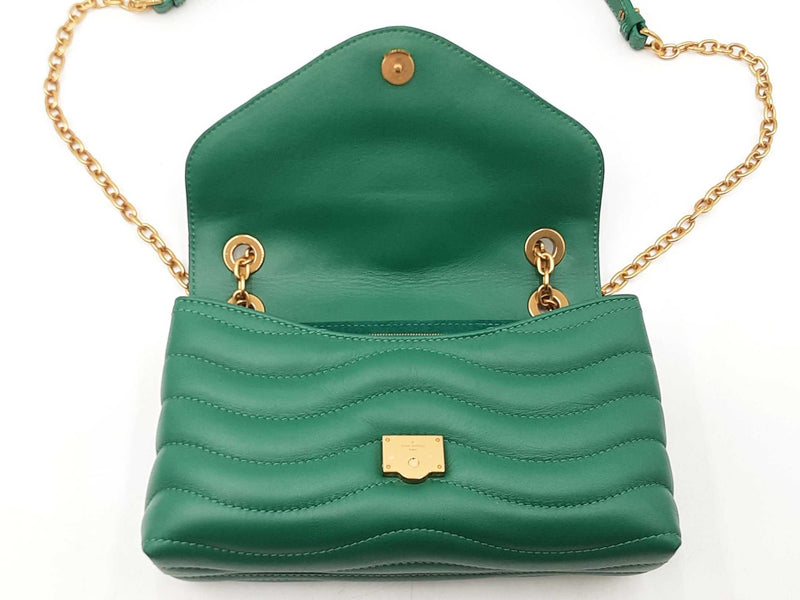 Louis Vuitton New Wave Chain Bag In Emerald Green Leather Fw0825lorxdu