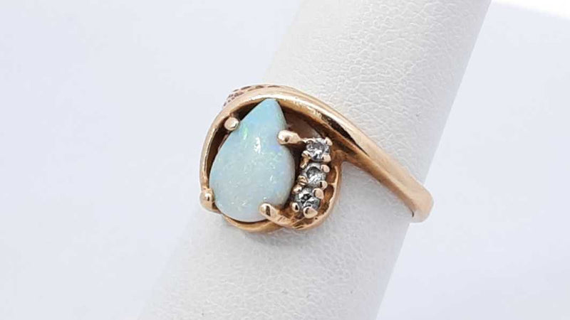 Opal & Diamond Ring In 14k Yellow Gold 3.7 Grams Size 6.25 Eb0925loxdu