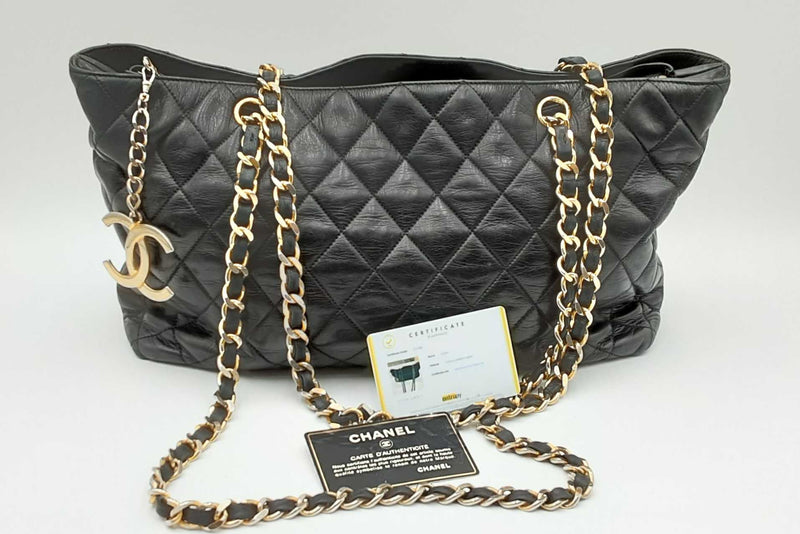 Chanel Black Quilted Leather Tote Bag With Cc Charm Zipper Pull Eb0524lxxzdu