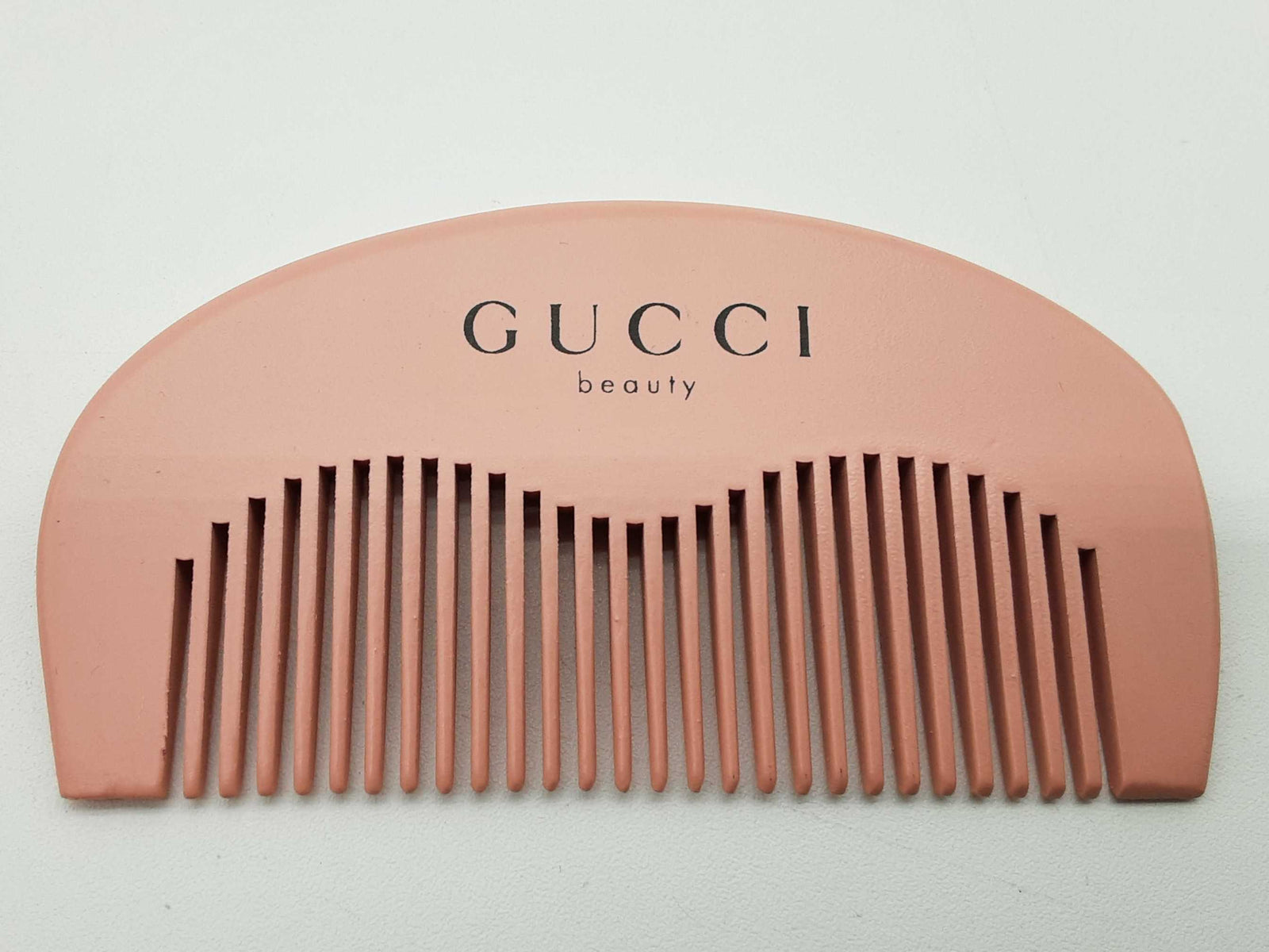 Gucci Beauty Small Pink Hand Comb Do1225lpde – Max Pawn