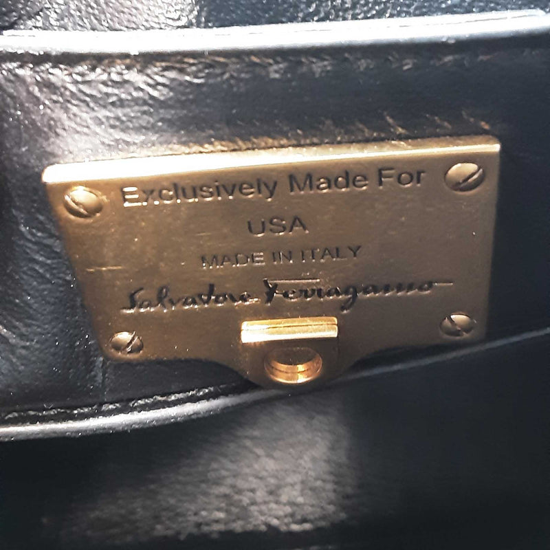 Salvatore Ferragamo Margot Leather Shoulder Bag Sd1224wzxdu