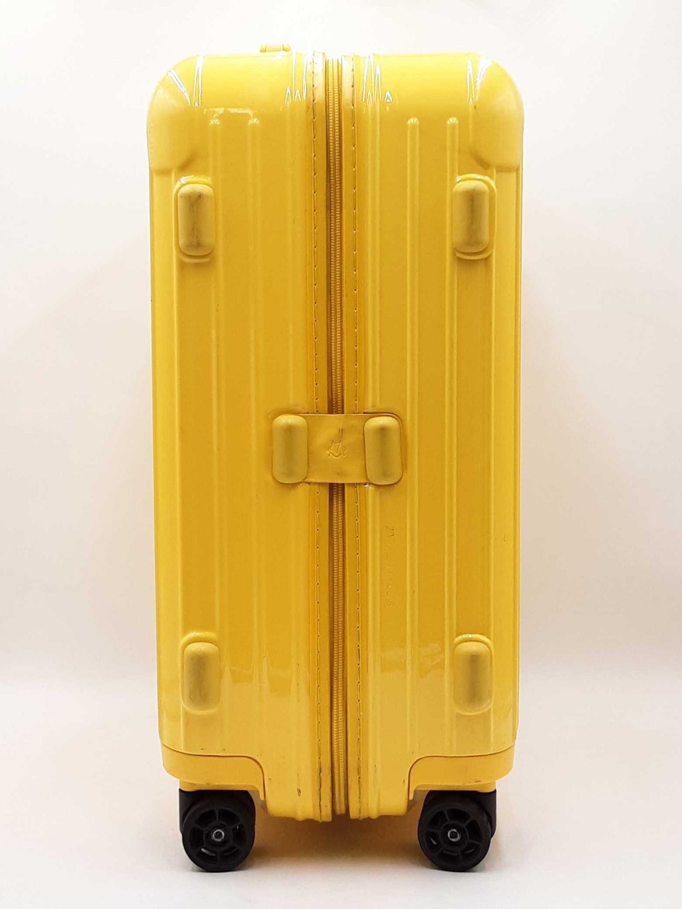 Rimowa Essential Lightweight Wheeled Cabin Suitcase In Gloss