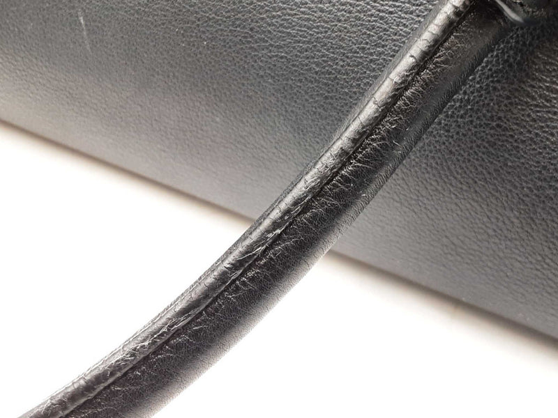 Salvatore Ferragamo Gancini Shoulder Bag In Black Leather Fw0925lordu