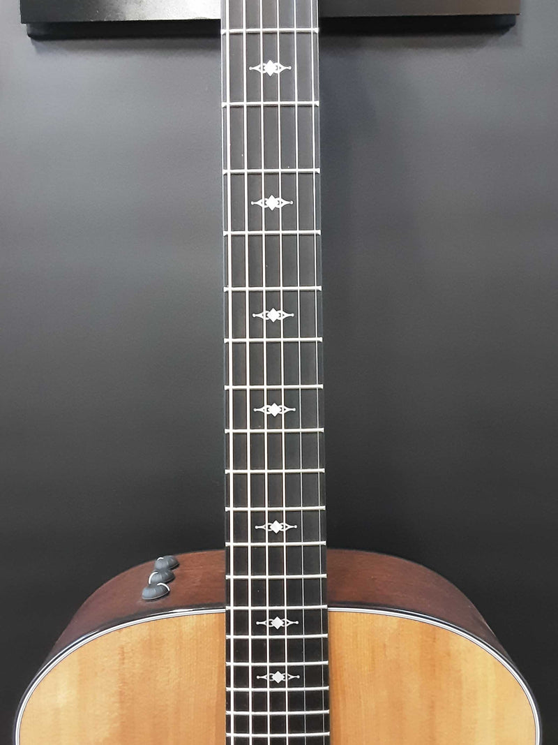 Taylor Grand Auditorium 314 E Acoustic / Electric Guitar Eb0724ixzsa