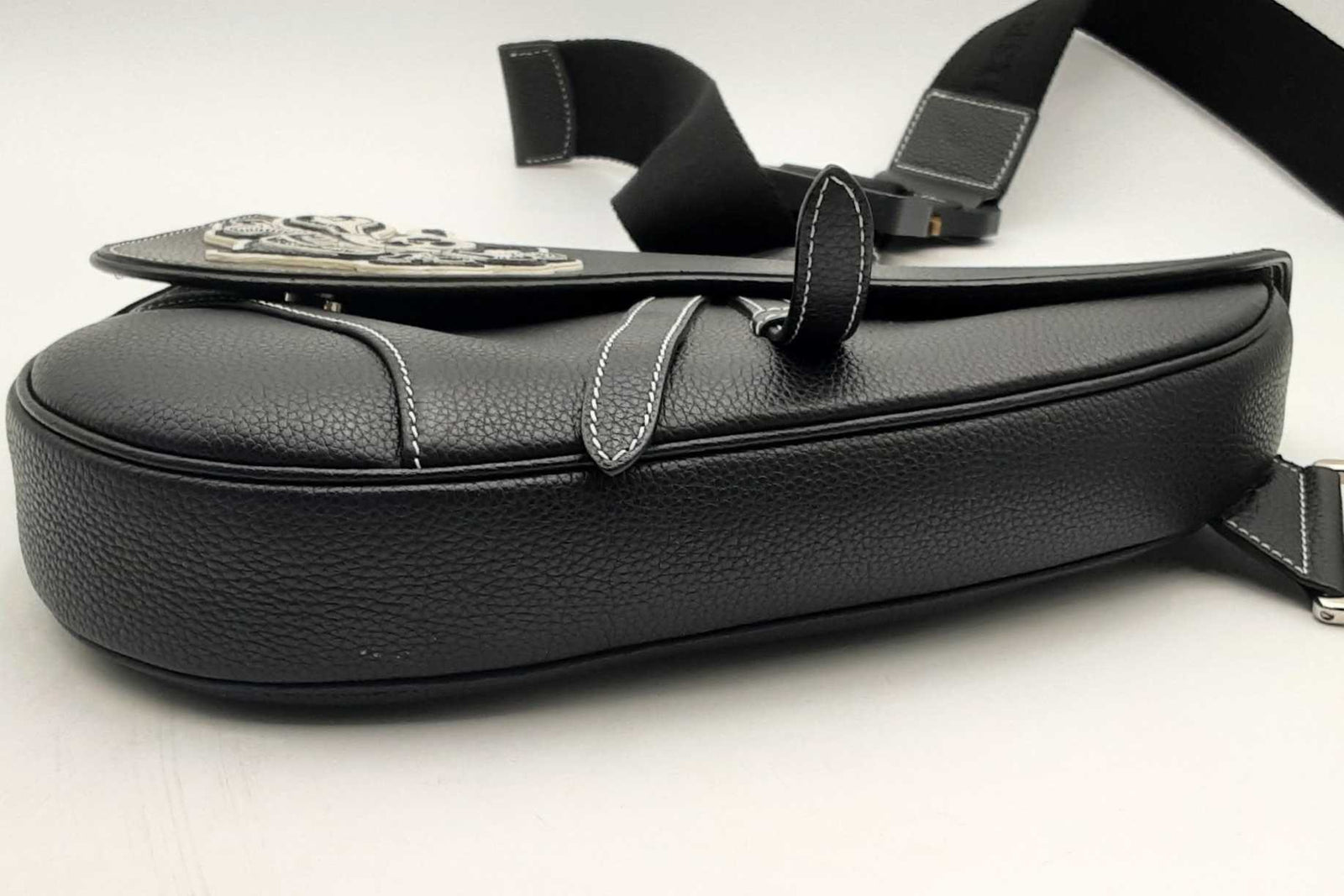 DIORディオール SHAWN STUSSY Bee レザー ショルダーバッグ Christian Dior x Shawn Stussy Black Grained Leather Saddle