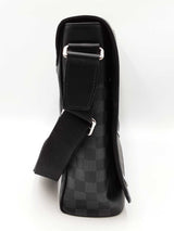 Louis Vuitton District Gm Messenger Bag In Damier Graphite Canvas Fw0326pzxdu