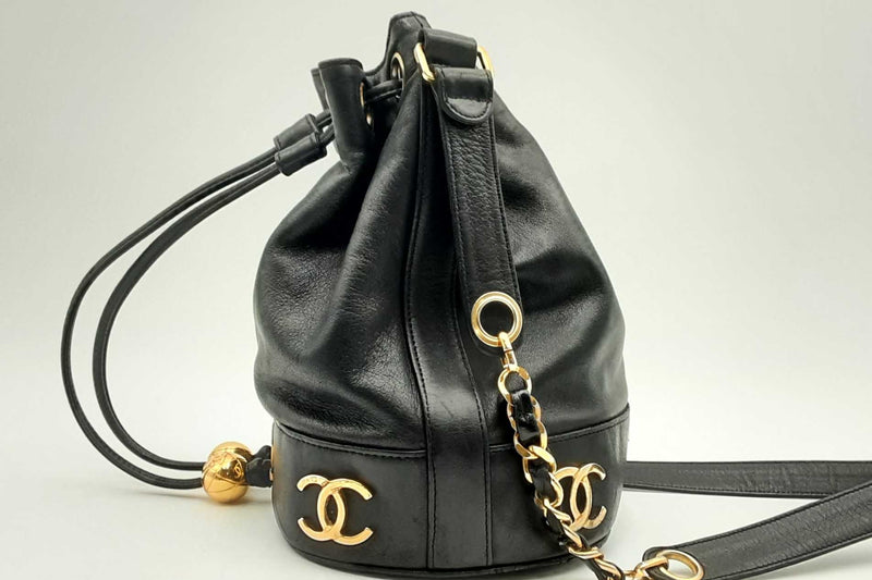 Chanel Black Leather Cc Drawstring Bucket Bag Eb1224rxzsa