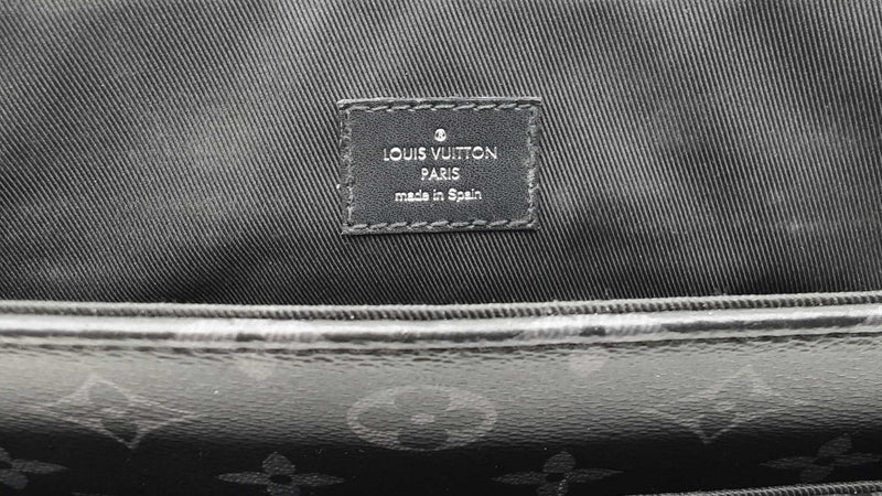 Louis Vuitton Monogram Eclipse District Mm Messenger Bag Fw0525exzdu