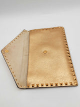 Valentino Garavani Rockstud Gold Metallic Leather Envelope Clutch Eb0726wxzsa