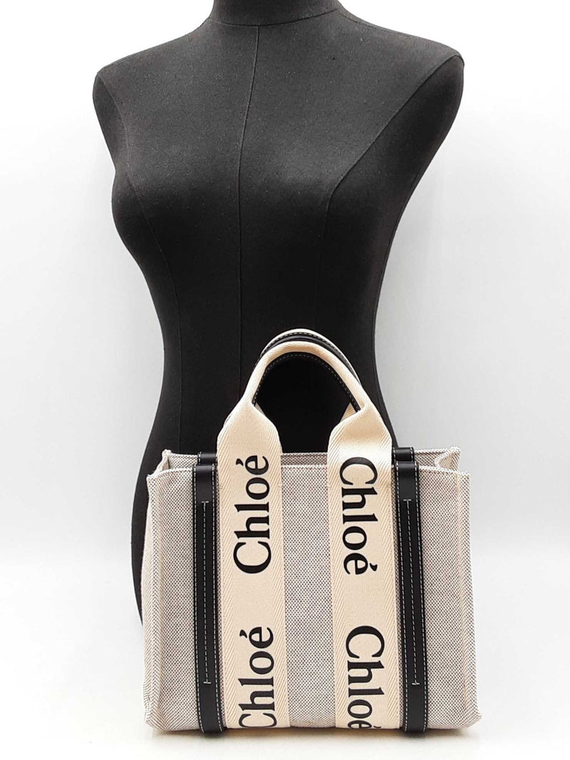 Chloe Woody Small Tote Bag In Beige Eco Linen & Navy Blue Leather Fw1125oordu