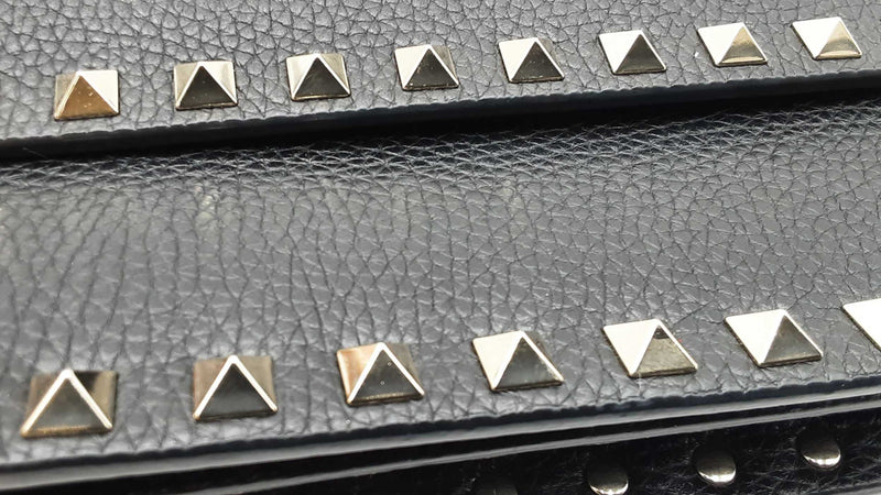 Valentino Garavani Rockstud Flap Wallet With Chain In Black Leather Fw0925pzxdu