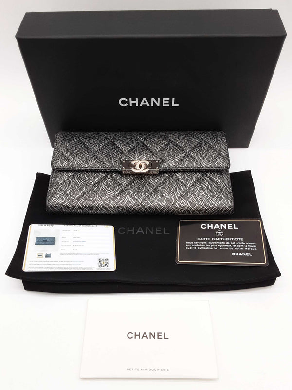 Chanel Gusset Dark Gray Metallic Quilted Caviar Leather Flap Wallet Do0425erxde