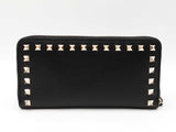 Valentino Garavani Rockstud Zippered Wallet In Black Grained Leather Fw1225oirdu
