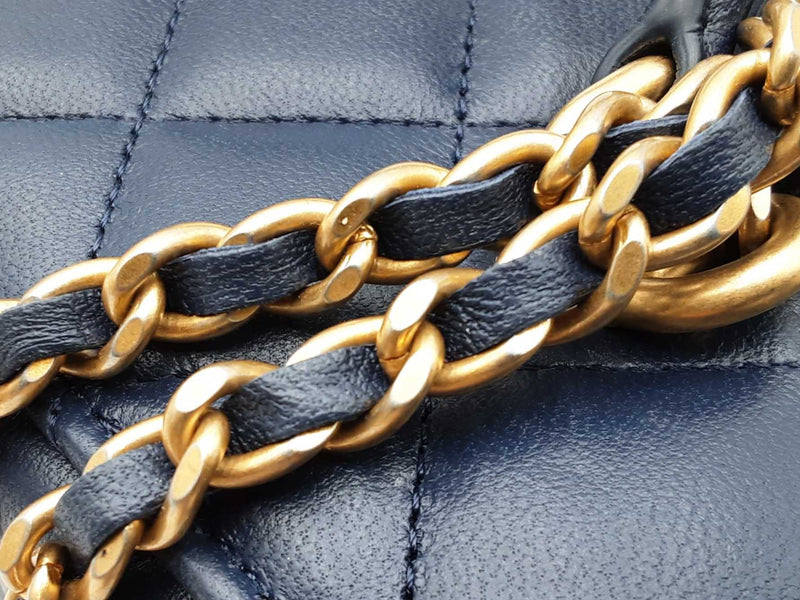 Chanel Small Top Handle Vanity In Navy Blue Matelassé Lambskin Fw1025orxzdu