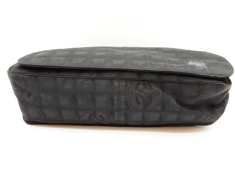 Chanel Travel Line Black Cc Logo Nylon Messenger Bag Do825oxzde