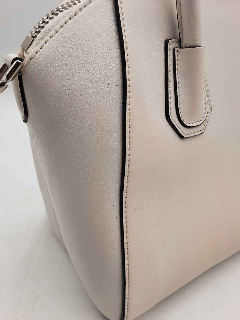 Givenchy Signature Logo Antigona White Calfskin Handbag Fw0125ixzsa