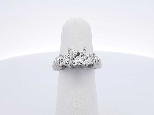 2.05 Cttw Diamond & Platinum Three-stone Ring 11.3 Grams Size 7 Fw0825lsxzdu