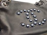 Chanel Pearl Obsession Tote Bag In Black Lambskin Fw0925lezxdu