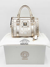 Versace Snap Out Of It Boston Bag In White Canvas & Gold Leather Fw1225oxzdu