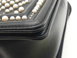 Chanel Black Leather Boy Bag With Faux Pearl Embellishments Eb0126wxxzde