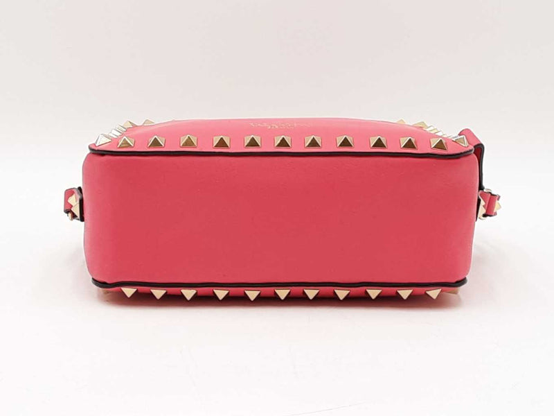 Valentino Rockstud Camera Crossbody Bag In Fuschia Leather Fw0625ozxdu