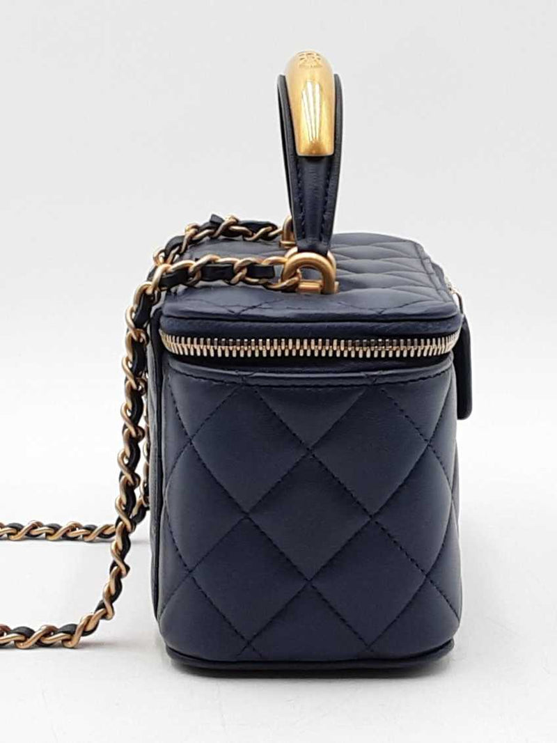 Chanel Small Top Handle Vanity In Navy Blue Matelassé Lambskin Fw1025orxzdu