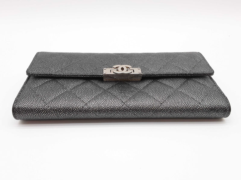 Chanel Gusset Dark Gray Metallic Quilted Caviar Leather Flap Wallet Do0425erxde