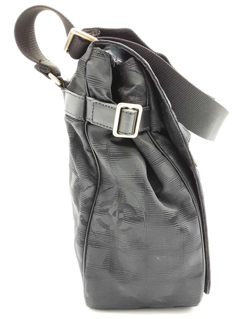 Chanel Travel Line Black Cc Logo Nylon Messenger Bag Do825oxzde