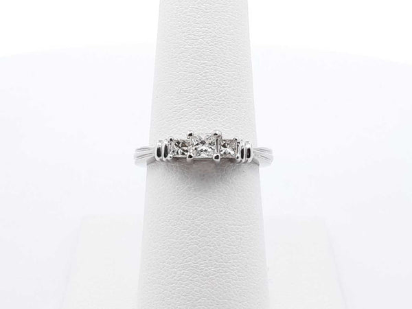 0.59 Cttw Diamond & 95% Platinum Three-stone Ring 5.7 Grams Size 7 Fw0525ocrdu