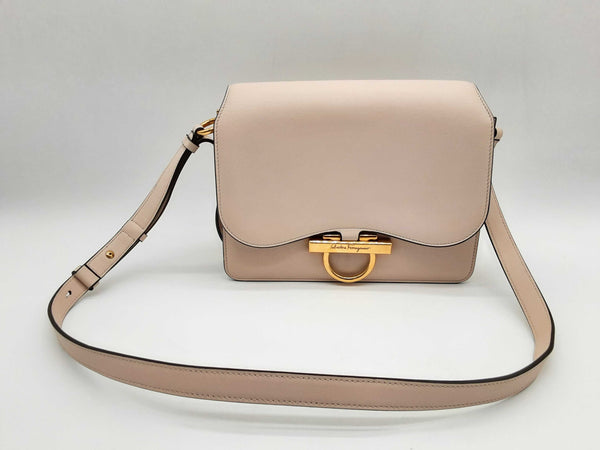 Salvatore Ferragamo Joanne Creme Leather Shoulder Bag Do0924orxde