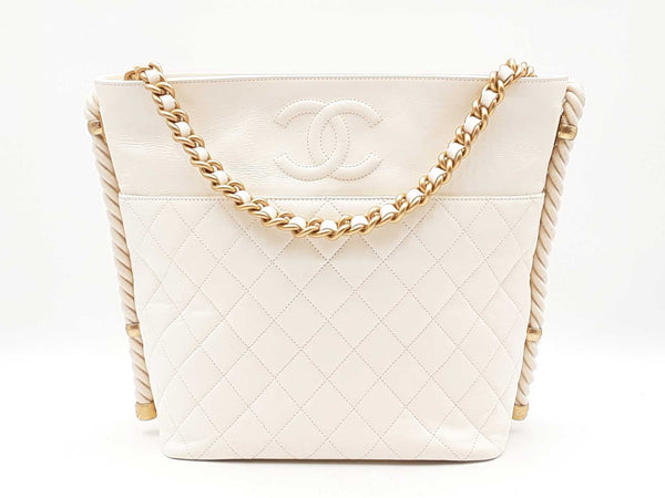 Chanel En Vogue Rope Hobo Bag In White Crumpled Calfskin Fw0525olxzdu