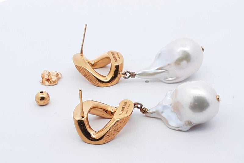 Burberry Pearl Gold Tone Dangle Earrings 20.8 Grams Eb0424crsa