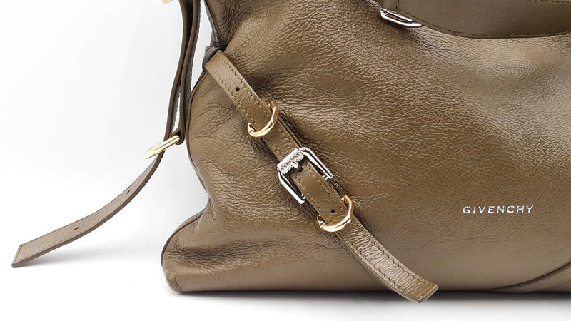 Givenchy Voyou Shoulder Bag In Dark Khaki Tumbled Leather Fw0925pzxdu