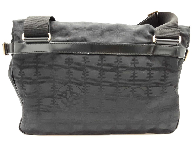 Chanel Travel Line Black Cc Logo Nylon Messenger Bag Do825oxzde