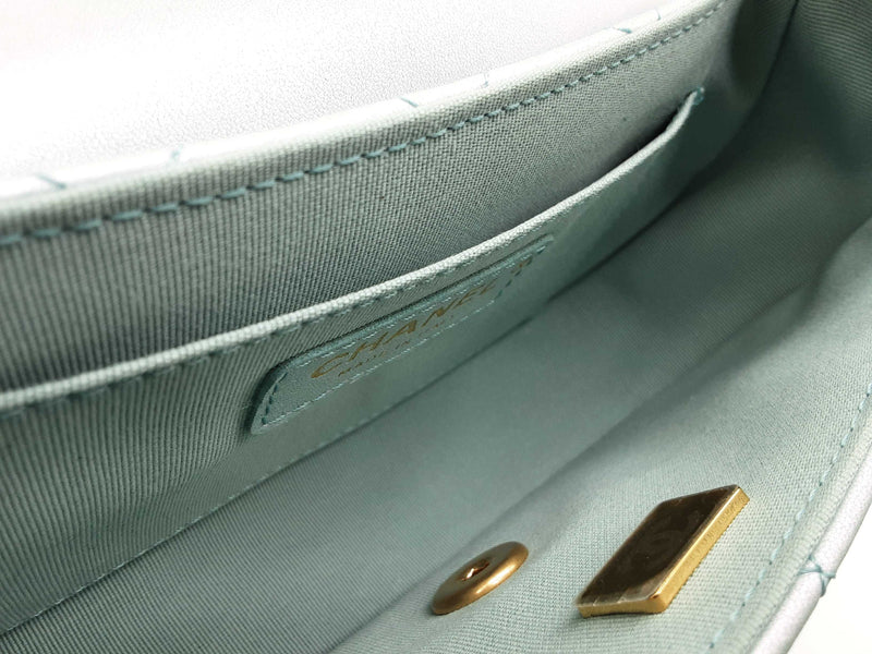Chanel 24c Coco Light Blue Iridescent Quilted Leather Crossbody Bag Do0925pxzxde