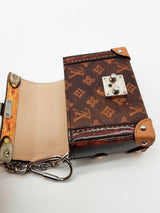 Louis Vuitton Monogram Essential Mini Trunk Bag Charm Eb0326lxrxde