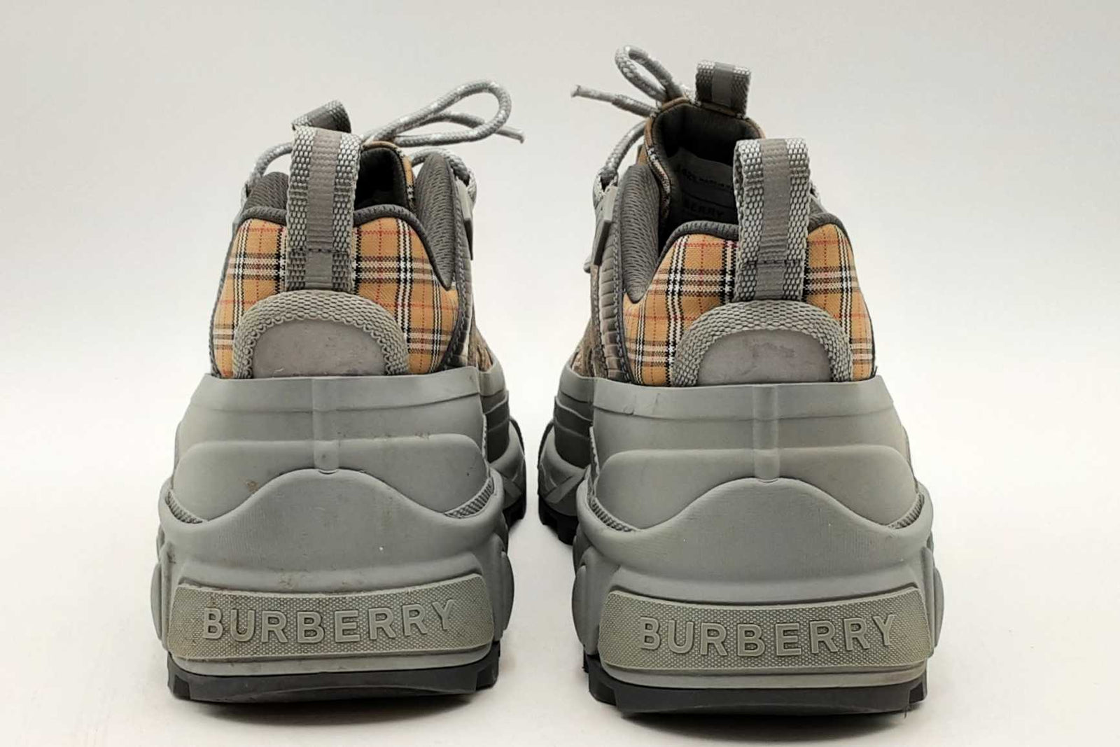 【burberry】 アーサースニーカー Burberry Arthur Check Sneakers Size 42.5 Eb0225lrxsa – Max Pawn
