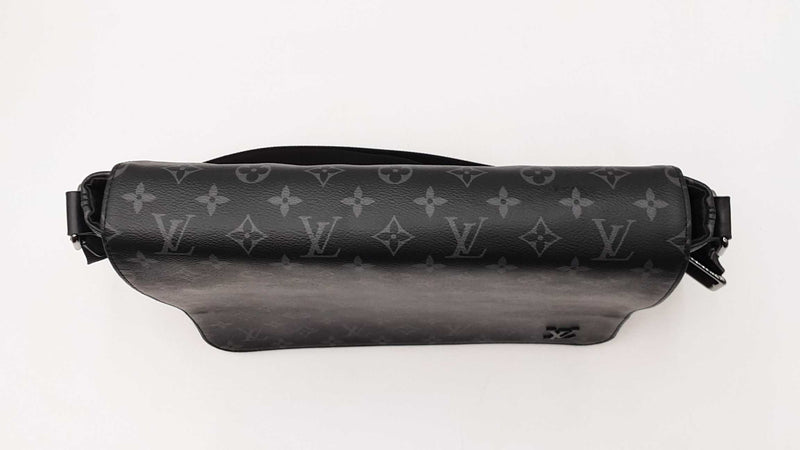 Louis Vuitton Monogram Eclipse District Mm Messenger Bag Fw0525exzdu