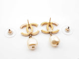 Chanel 2012 Crystal Strass & Faux Pearl Gold-tone Drop Stud Earrings Fw0826orxd7
