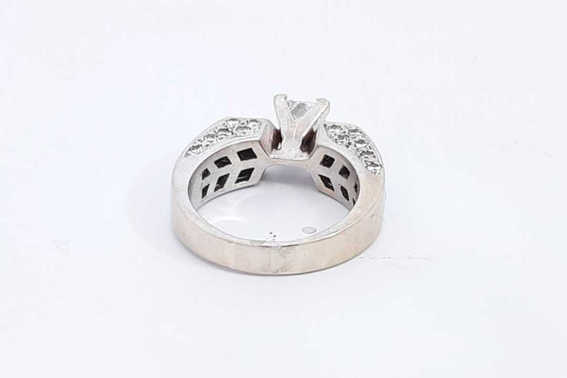 Approx. 1.56ctw Diamond Ring In 18k White Gold 10.3 Grams Size 6.75 Eb0125opxzsa