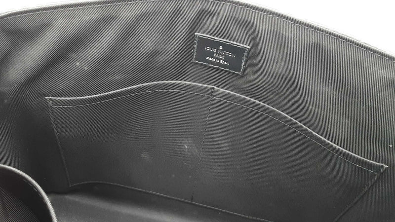 Louis Vuitton Monogram Eclipse District Mm Messenger Bag Fw0525exzdu