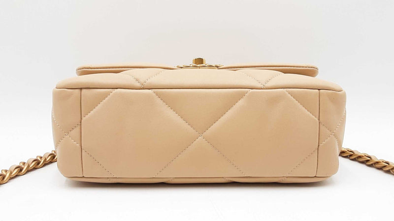 Chanel 19 Beige Diamond-quilted Leather Flap Bag Fw0825ozxzdu